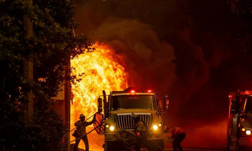 Καλιφόρνια: Εφιαλτικό Σαββατοκύριακο λόγω της πυρκαγιάς Ντίξι